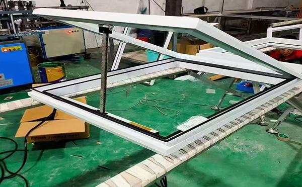 某地下车库出入口南郑排烟窗配置工程