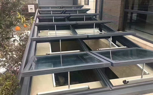 某轨道交通车辆维修车间南郑排烟窗应用