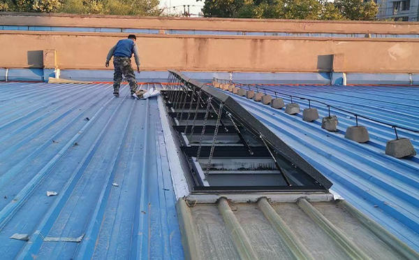 某区域性物流仓储中心南郑排烟窗系统安装项目