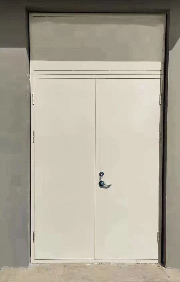 展览馆项目完成大跨度南郑防火门安装